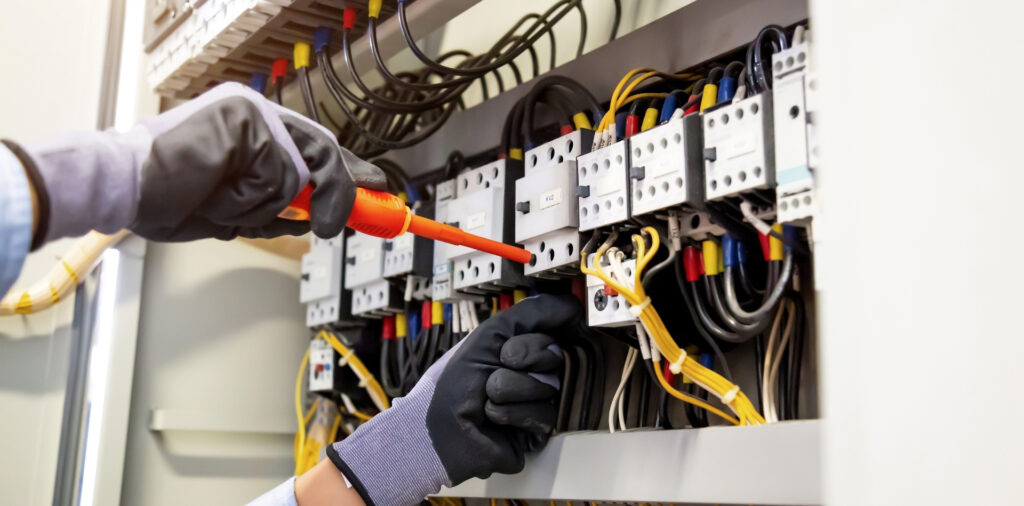 Impianti elettrici riparazione impianti condizionamento Taormina